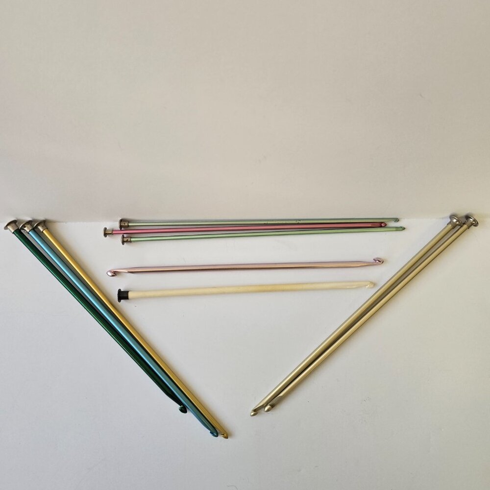Vintage Crochet Hook Bundle Lot Colorful Sizes J 5 6 8 10 - Picture 12 of 12